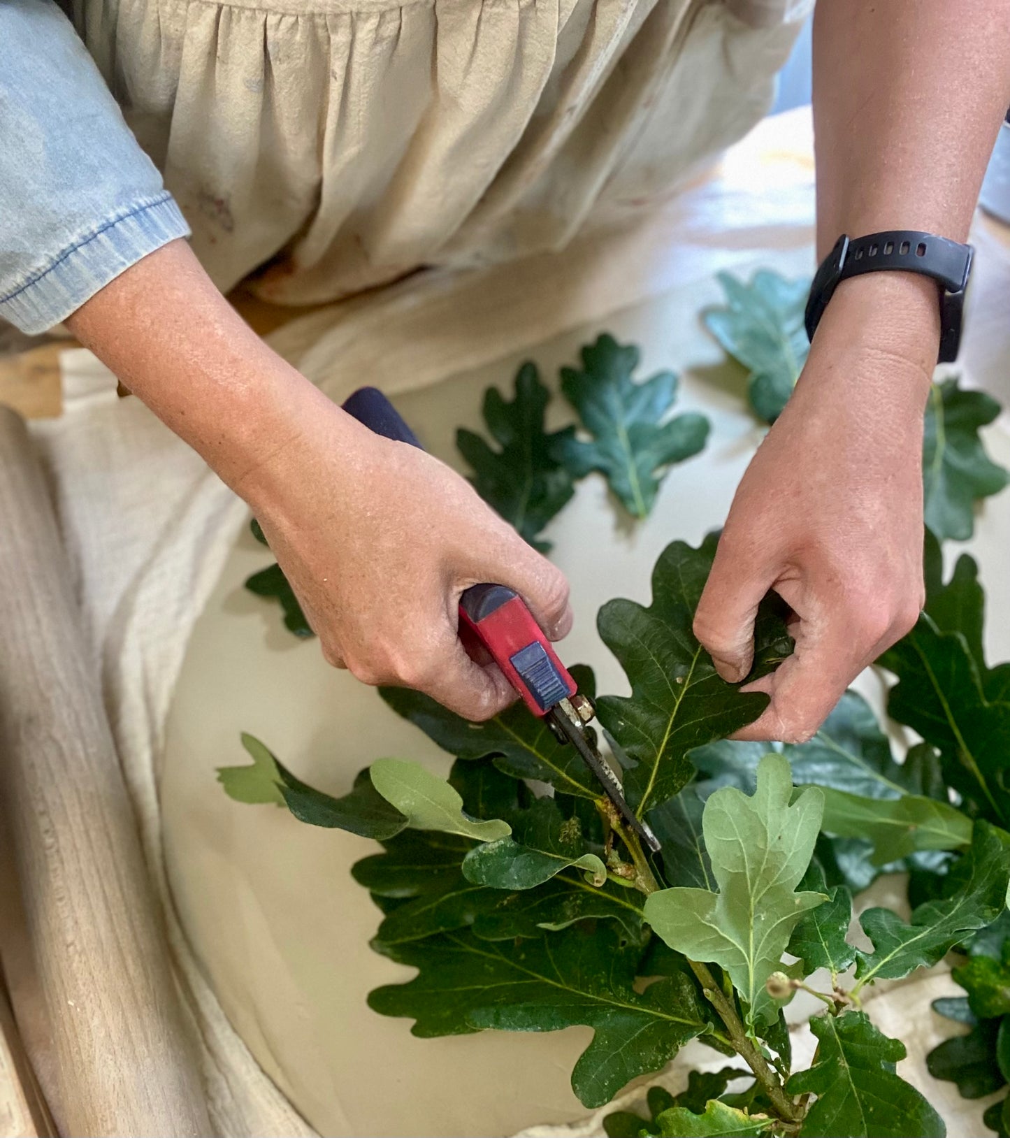 Double oak leaf sculpture for hanging on a wall, christmas tree or a personalised place setting.
