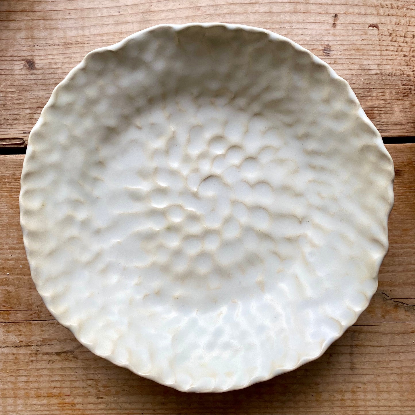 Medium hand-sculpted Dinner Dish - Satin Cream