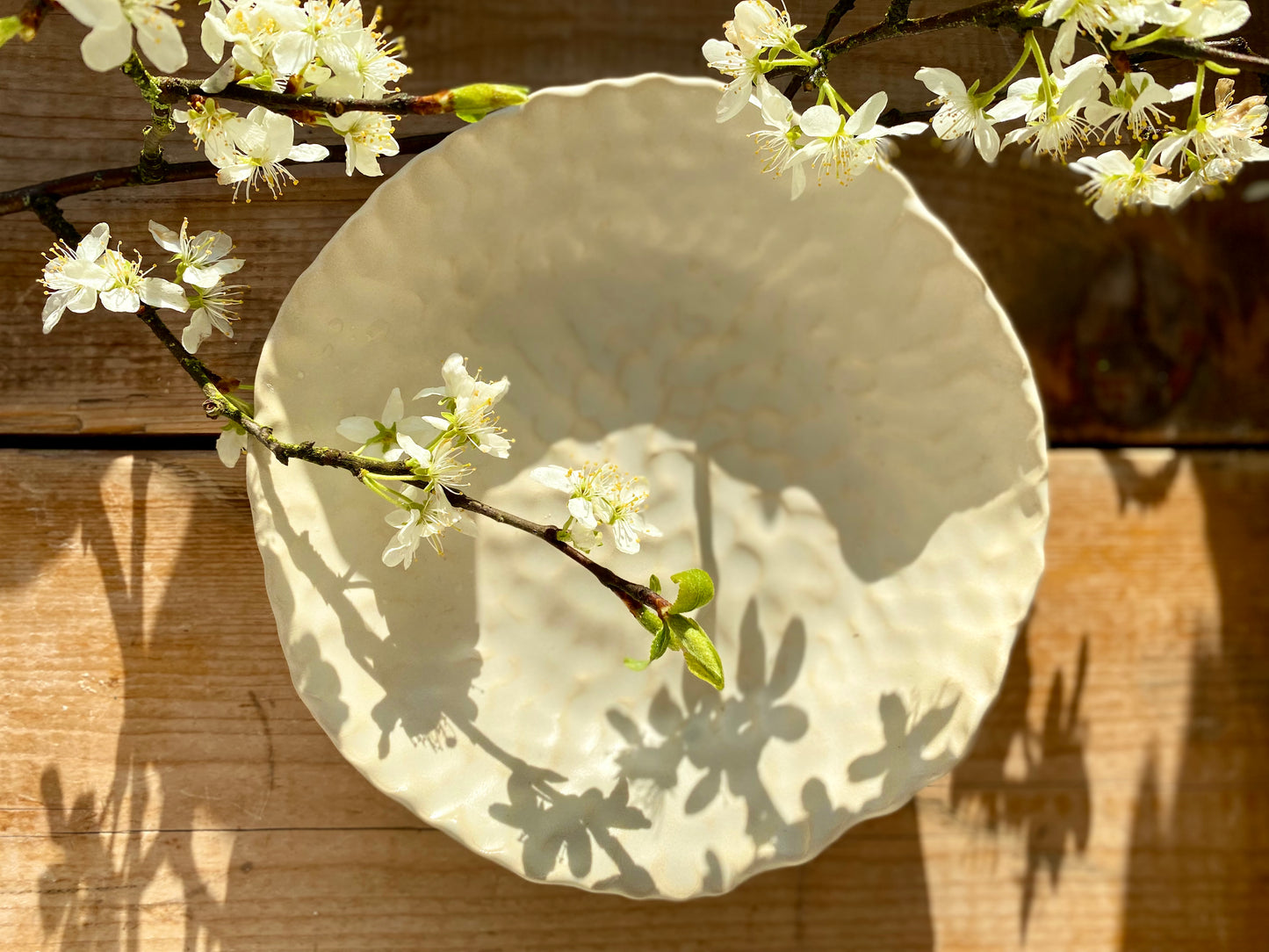 Medium hand-sculpted Dinner Dish - Satin Cream