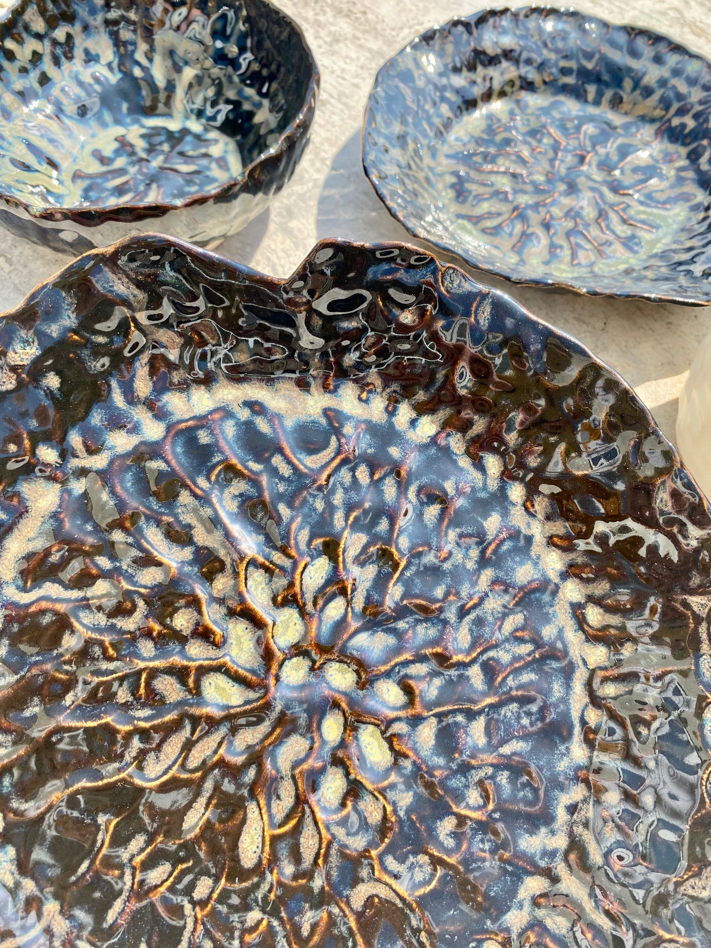 Medium hand-sculpted Dinner Dish - Tortoiseshell