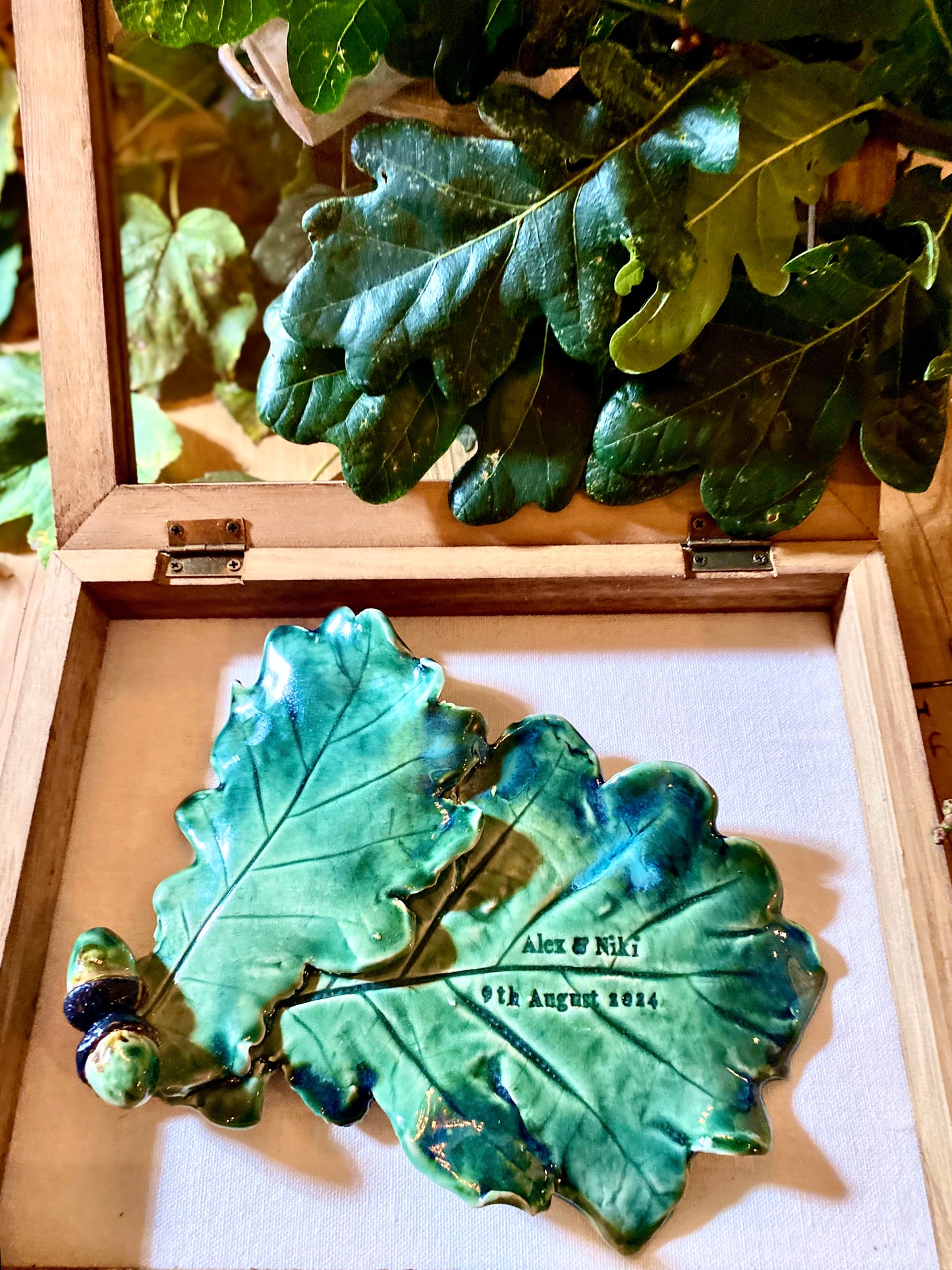 Double oak leaf sculpture for hanging on a wall, christmas tree or a personalised place setting.